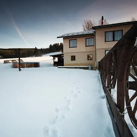 Chalet Ubytovani U Betusky Alpesi faház